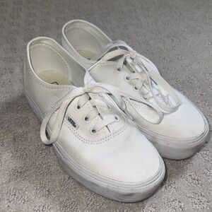 White Classic White Lace-Up Vans Sneakers Size 6.5